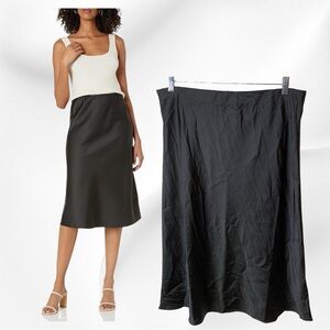 NWT Flowy Black Women's Skirt With a Silky Satin Finish - Sz XL